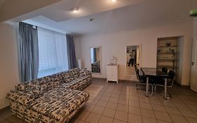 Camellia Studio Apartment & Parking